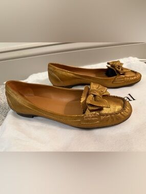 Loewe EU 40 Metallic Leather Gold Bow Moccasin Style Loafers